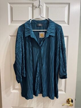 Dressed in LALA Teal Pleated Button-Down Shirt